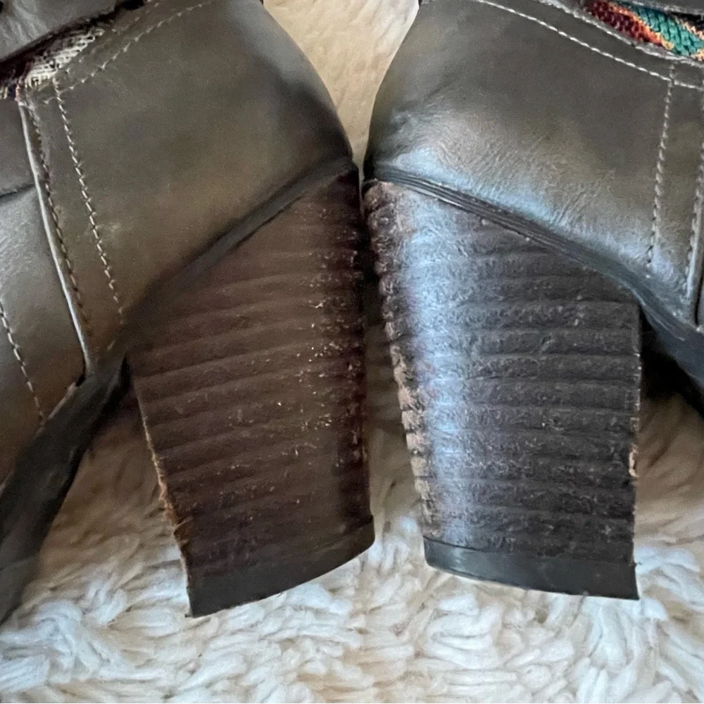 XOXO Women’s‎ Koris Western Bootie Gray Ankle Southwestern Boots size 6.5